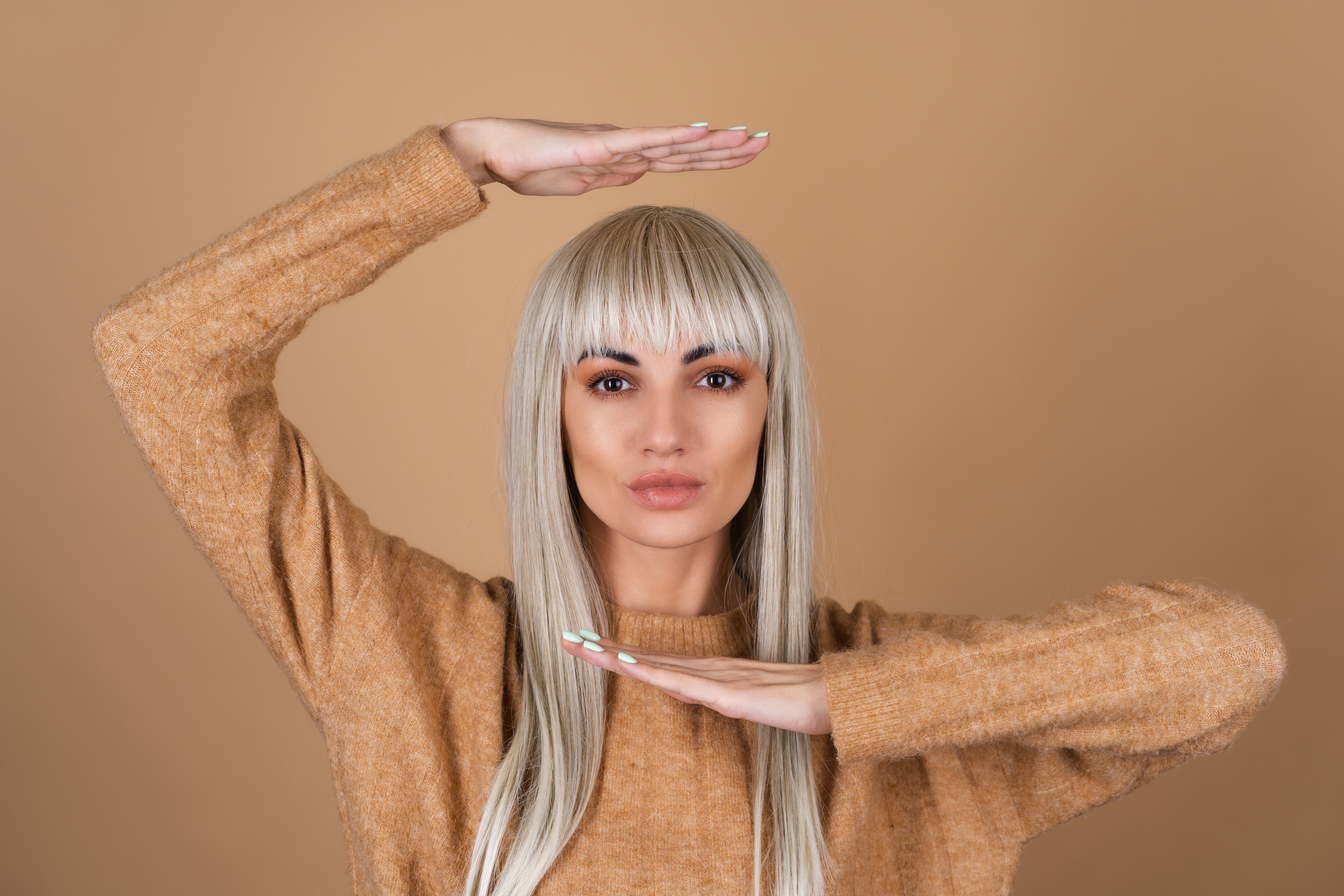 Extensión de pelo en una joven con cabello rubio